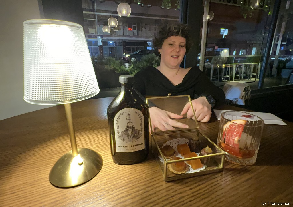 C'est Bon Restaurant petite fours