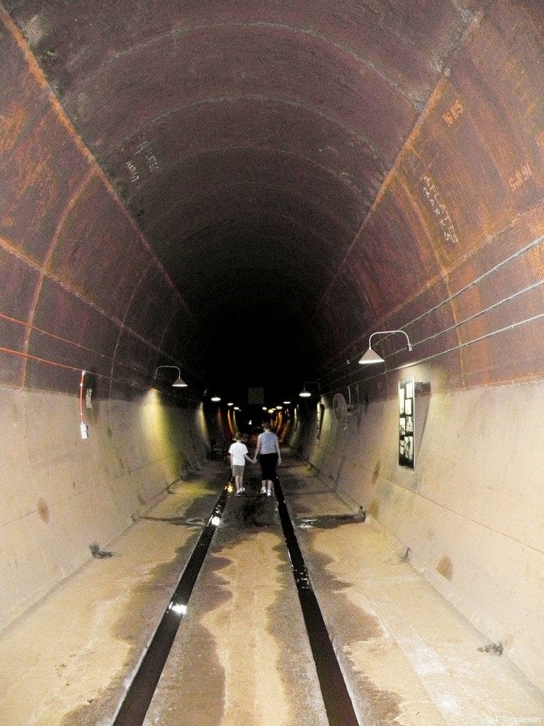 Darwin oil tunnel tour
