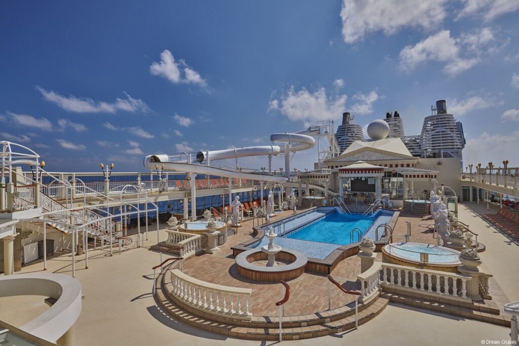Explorer Dream pool deck