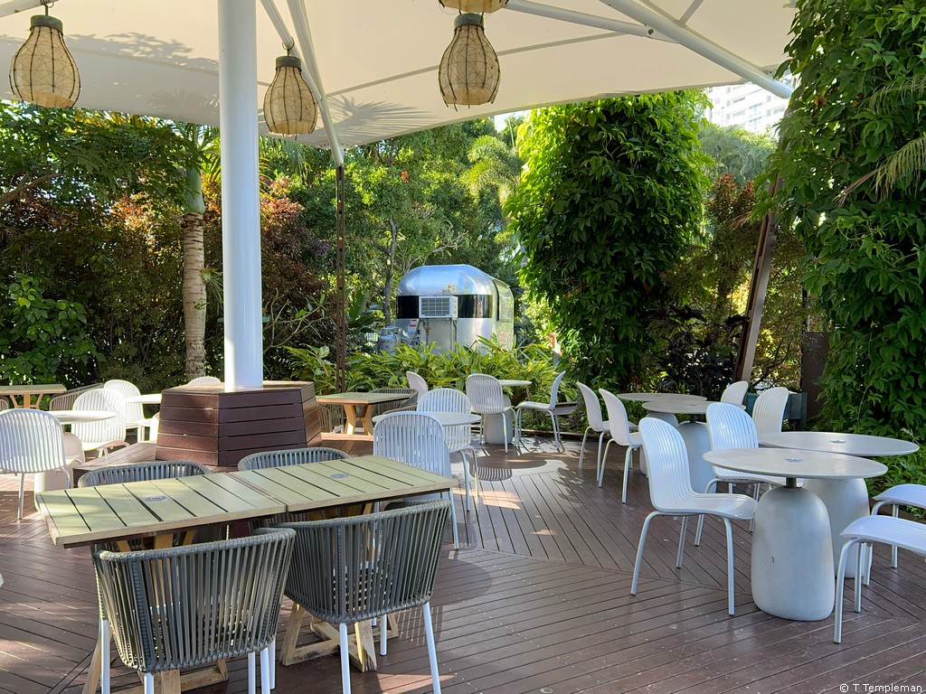 JW Marriott pool side dining