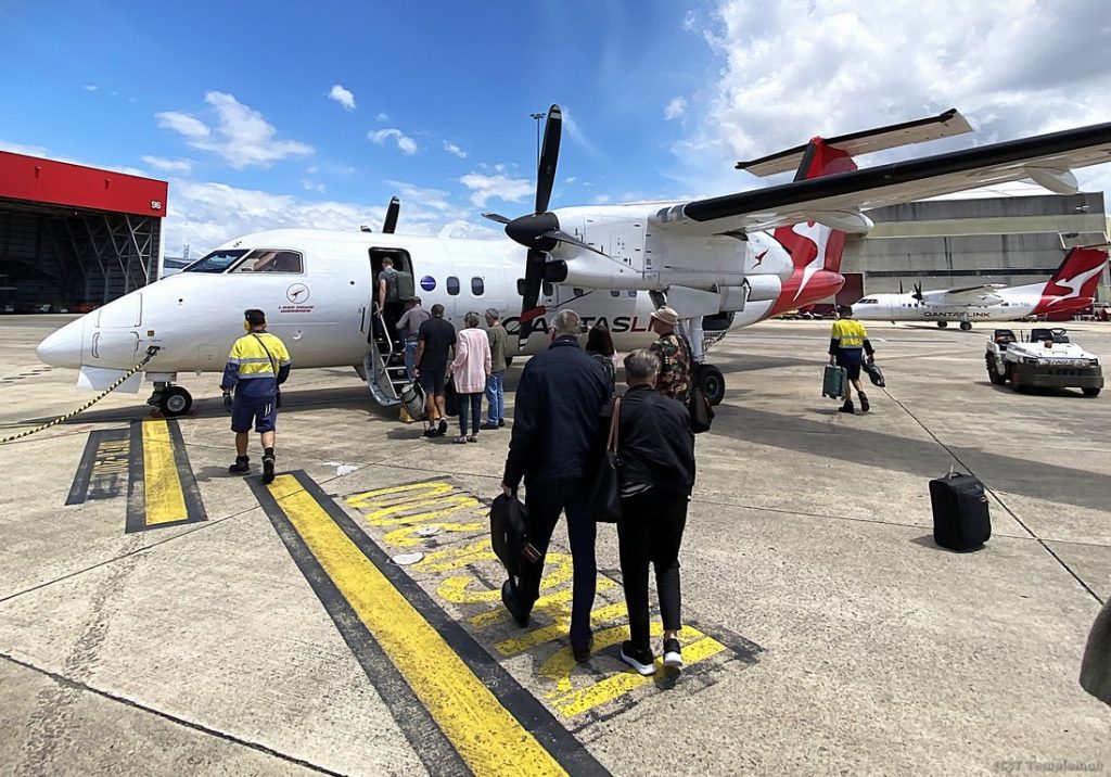 Qantas Dash 8 Q200 Bound for Lord Howe Island