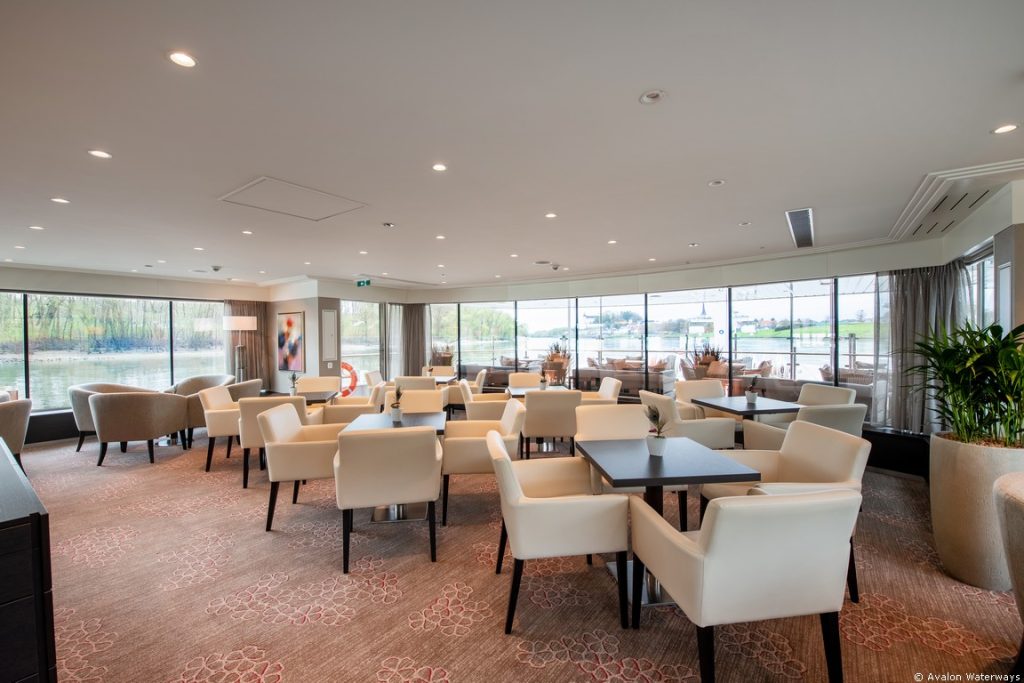 Observation Lounge on Avalon Expression