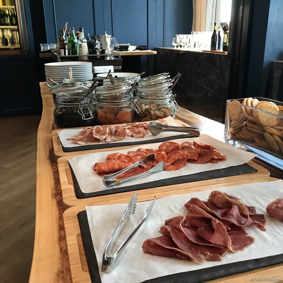 Bangkok Marriott Hotel The Surowongse M Club food