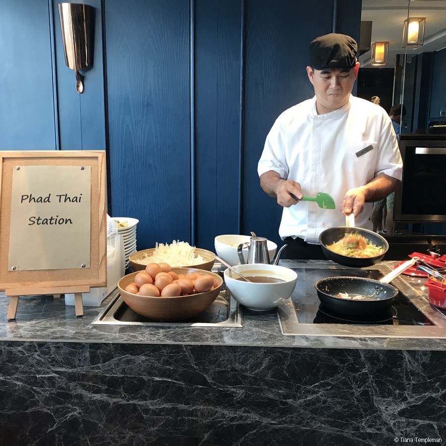 Bangkok Marriott Hotel The Surowongse M Club live cooking station