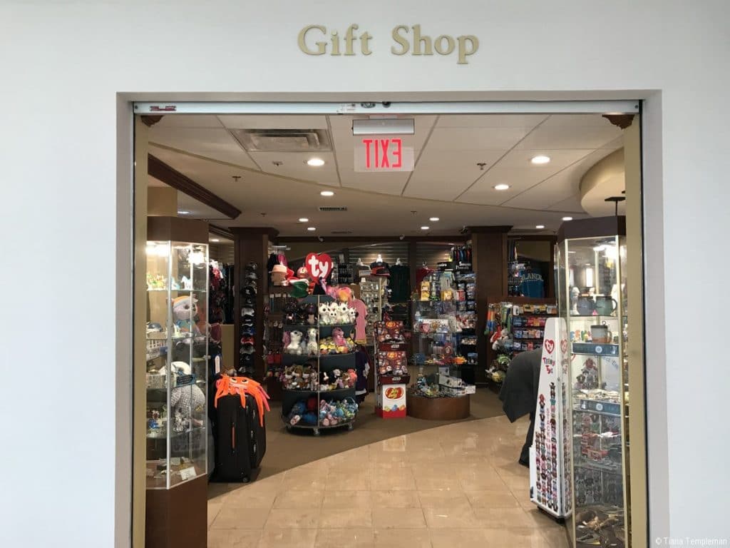 DoubleTree by Hilton Hotel at the Entrance to Universal Orlando gift shop