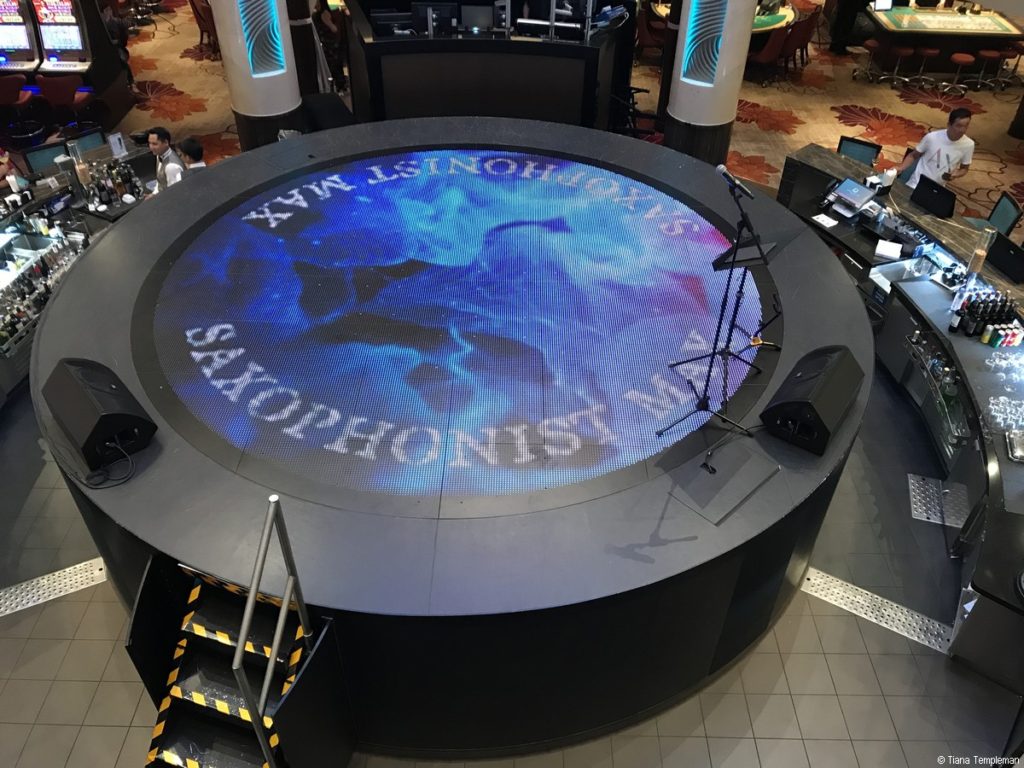 Round stage in the middle of the casino