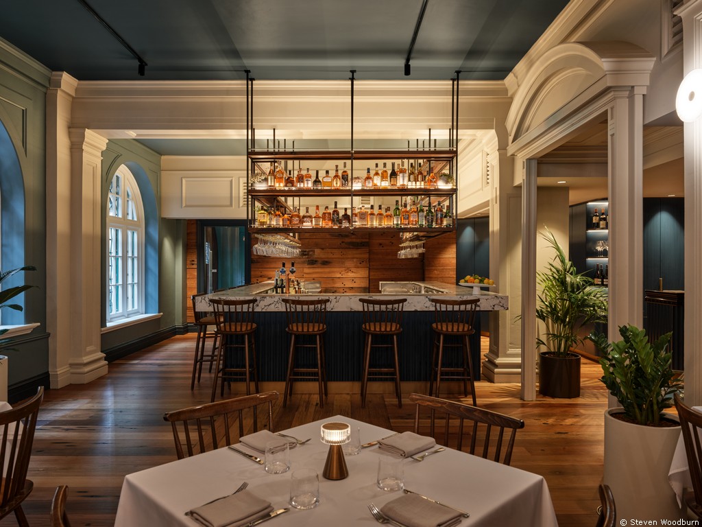 Pont Dining Room interior