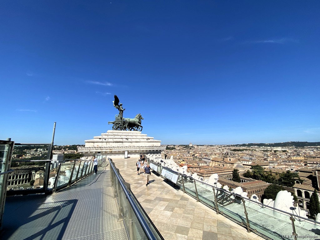 Exiting the lift, you have the sight of Goddess Victoria