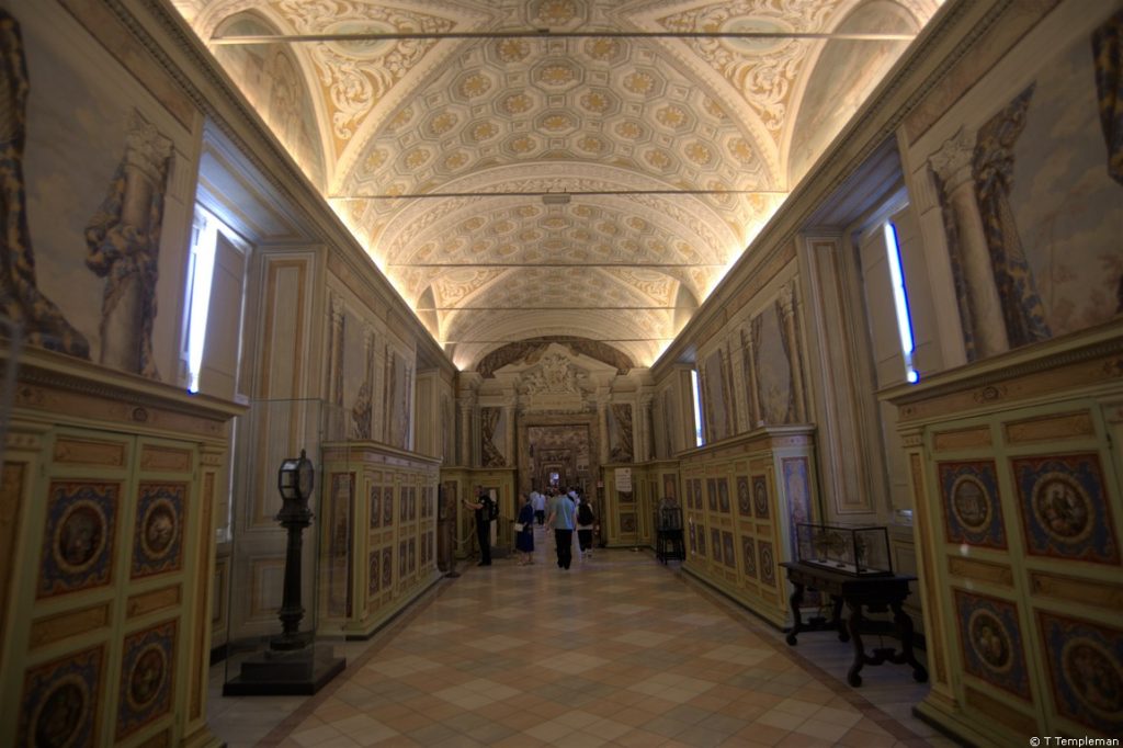 The amazing hallways connecting to galleries and chapels